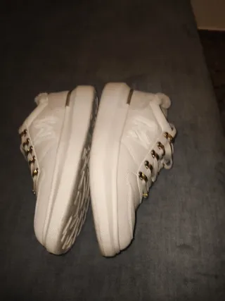 Zapatillas Beig y Doradas