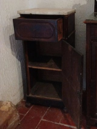 Mesita auxiliar antigua de madera y mármol