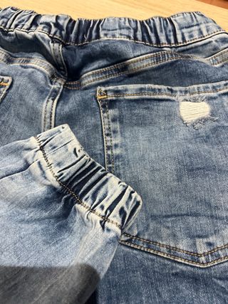 Pantalón vaquero Bershka ancho desgarrado T.XS