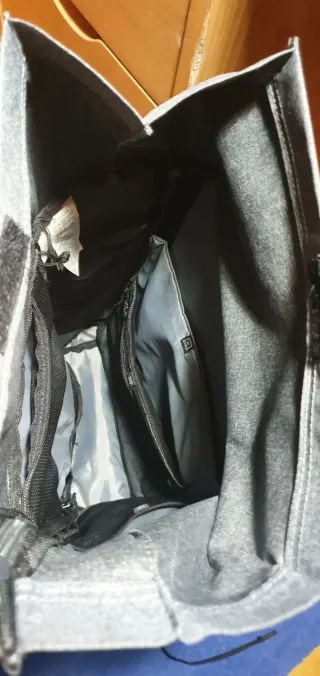 Mochila Quechua Gris y Negra