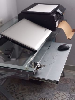 Estupenda Mesa Ordenador Aluminio y Cristal