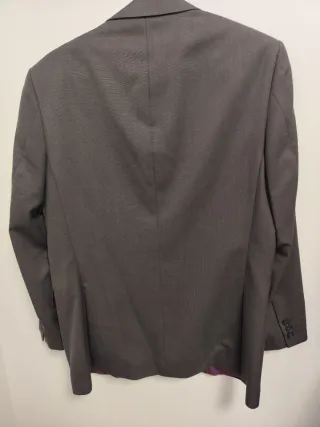 Traje de vestir gris hombre.