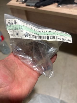 Clip para Cubierta Nissan 17574-8H300