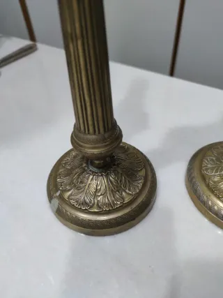 Par de candelabros dorados