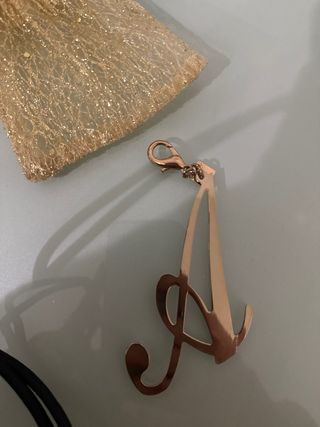 Ciondolo lettera A dorata