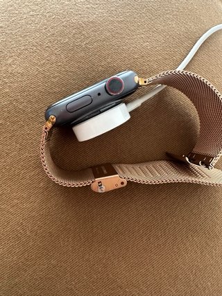 Apple Watch Series 4 44mm GPS + CEL Oro