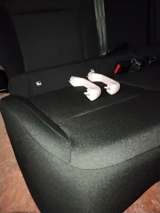NUEVOS SIN USAR.Asientos traseros Dacia Sandero.