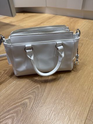 Bolso Stradivarius blanco
