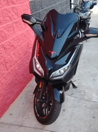 Maxi Scooter Negra Automática honda Forza 350