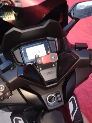 Maxi Scooter Negra Automática honda Forza 350