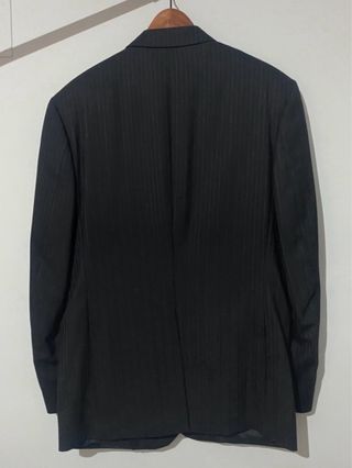 Traje de boda Aracil negro con chaleco rojo rayado