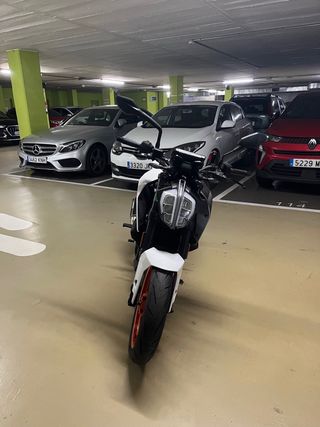 KTM Duke 390 ABS Gris Blanca
