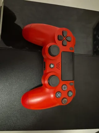 Ps4 (PlayStation 4) Negra + Mando (Rojo)