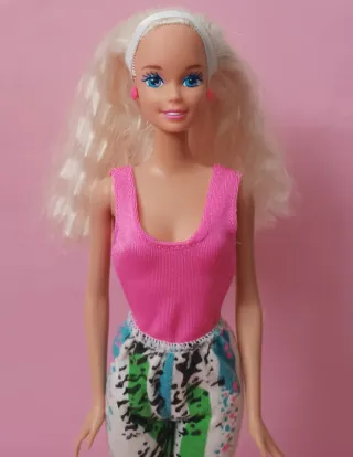 Barbie con abbigliamento alla moda