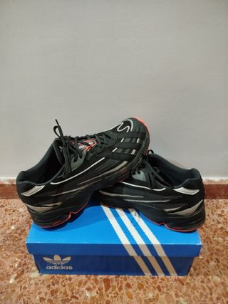Zapatillas Adidas Orketro Negras y Naranjas