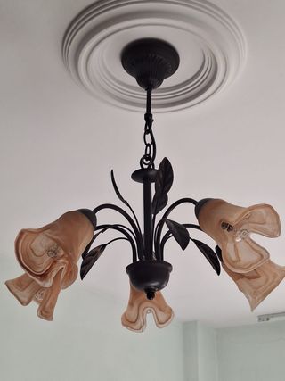 Lámpara de techo floral beige y negra