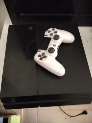 PS4 (PlayStation 4) Nera + Controller 1 gioco incluso