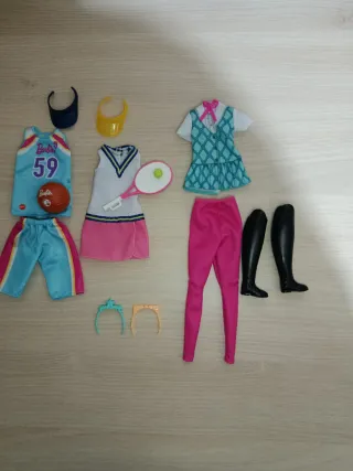 Set di abbigliamento e accessori per Barbie Mattel