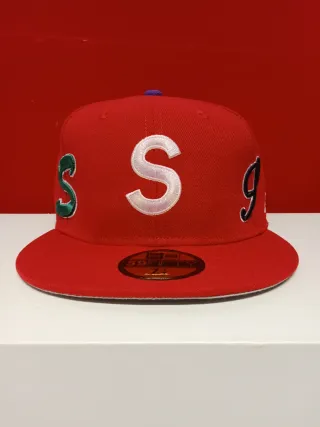 Gorra New Era x Supreme Roja Talla 7.1/4