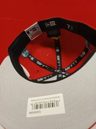 Gorra New Era x Supreme Roja Talla 7.1/4