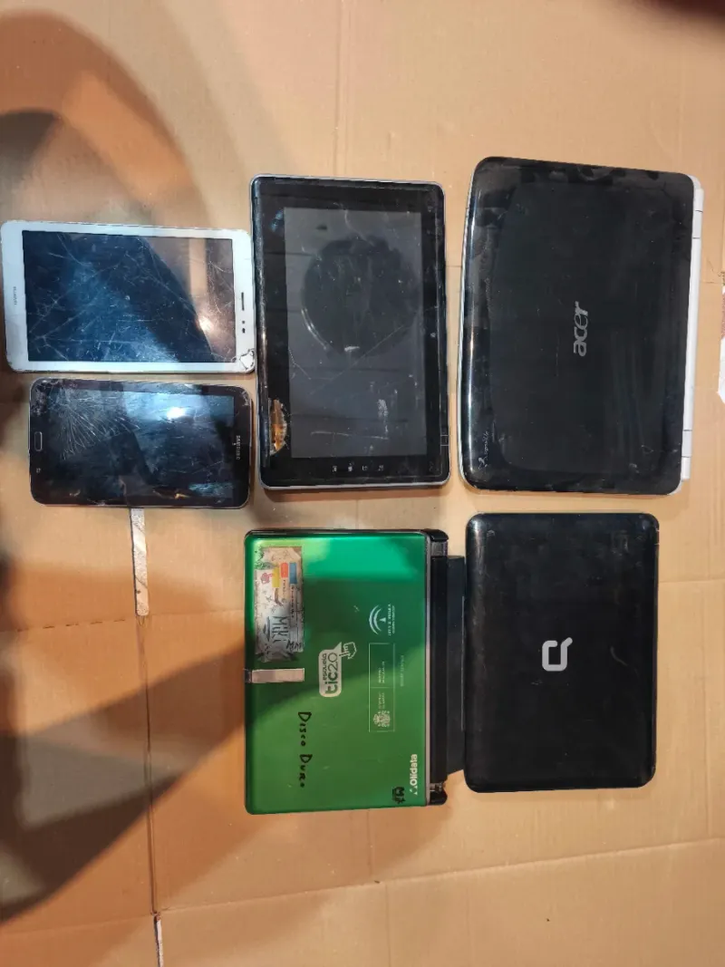 Lote portátiles y tablets para reparar o piezas