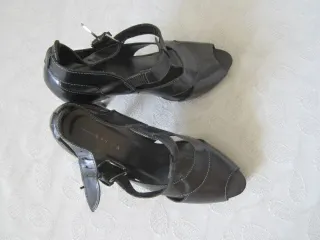 Sandalias charol grises