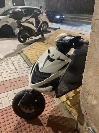Piaggio Zip SP Scooter