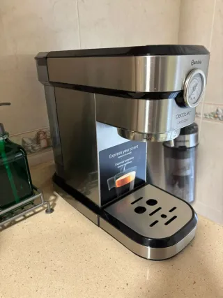 Cafetera Cecotec Cumbia Cafelizzia con accesorios