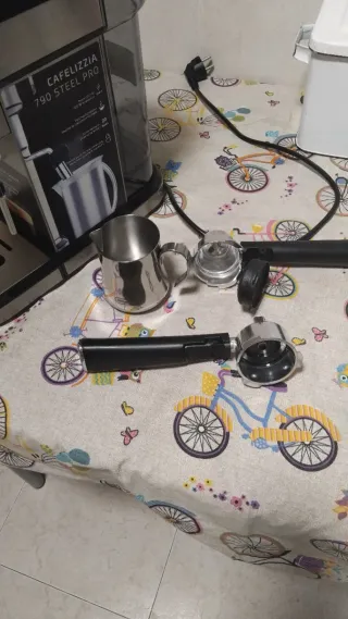 Cafetera Cecotec Cumbia Cafelizzia con accesorios