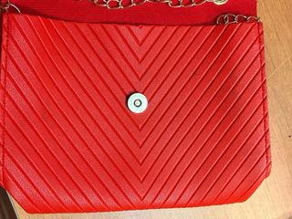 Piccola borsetta con design V