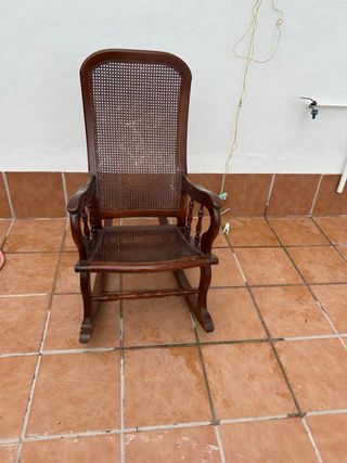 2 Mecedoras de madera y ratán