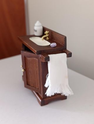 Mueble de lavabo de madera para casa de muñecas