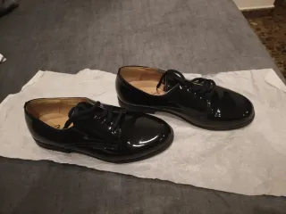 Zapatos negros charol cordones