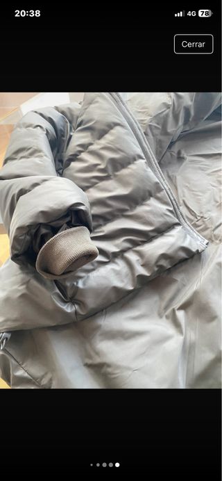 Chaqueta Scalpers impermeable verde.