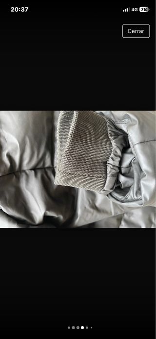 Chaqueta Scalpers impermeable verde.