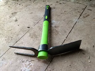 Azada pequeña con horquilla