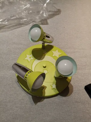 Lámpara infantil verde estrellas