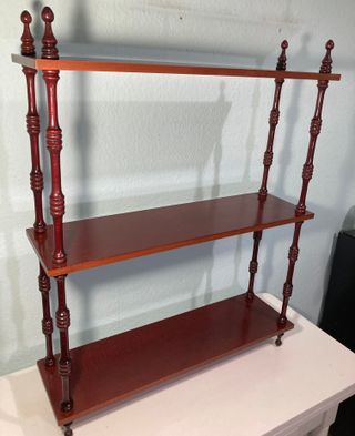 Estantería de madera caoba