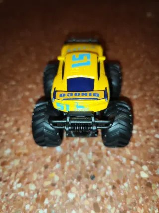 Coche Monster Truck Dinoco Amarillo
