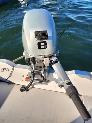 Barco con motor Honda