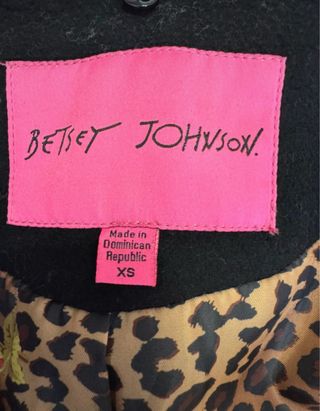 Abrigo Betsey Johnson