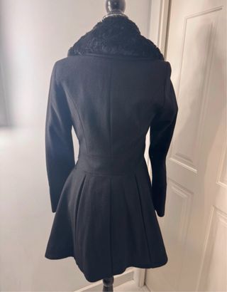 Abrigo Betsey Johnson