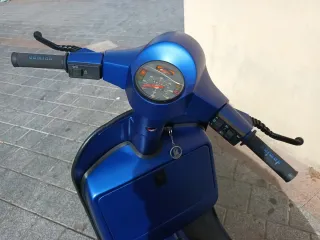 Vespa 200 Iris Azul