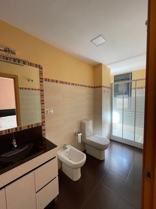 Se alquila amplio piso de un dormitorio en Atarfe