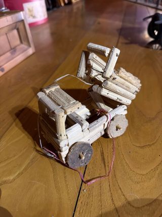 Camión de madera artesanal