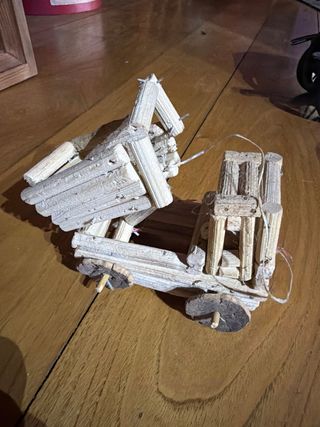 Camión de madera artesanal