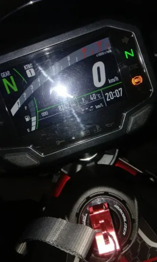 Kawasaki Z900A2 Negra y Roja