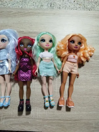 5 Bambole Rainbow High in Collezione