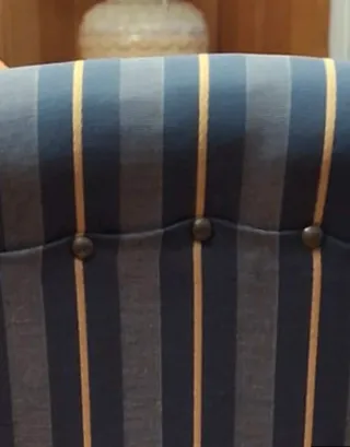 Dos butacas antiguas tapizadas