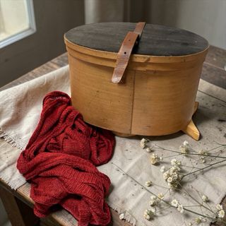 Coppia cappelliere antiche legno modista anni '10